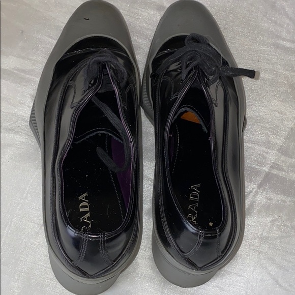 Prada - Picture 1 of 6